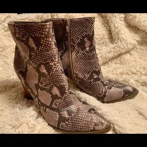 Carlos Santana Faux Snakeskin Booties 8.5M